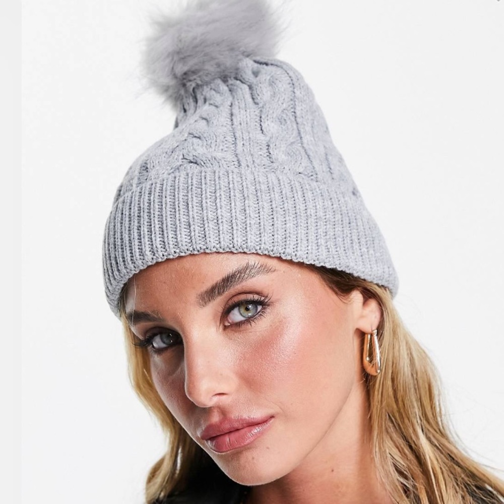 (#52)FRENCH CONNECTION Cable-knit Pom Beanie